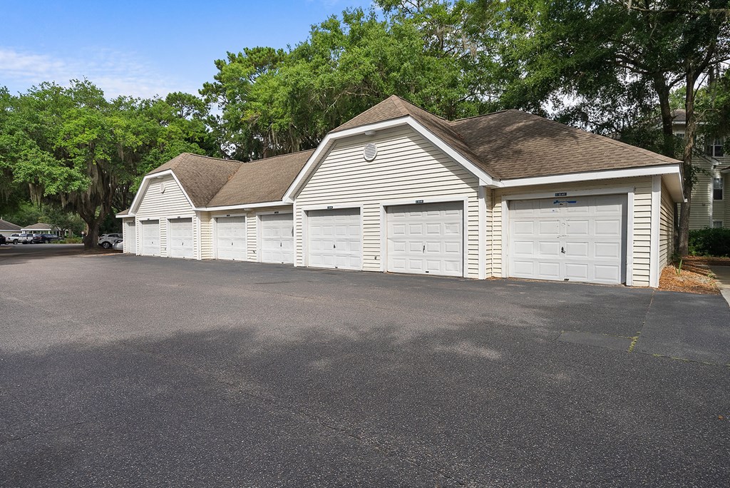 29 Edgewater Apartments Garages