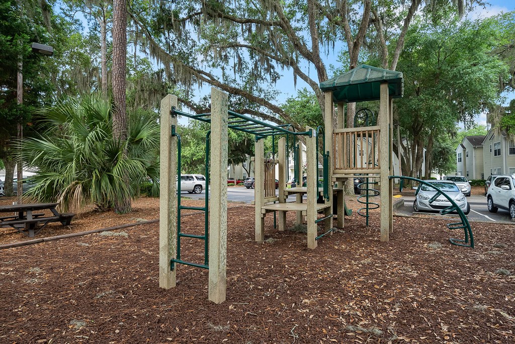 29 Edgewater Apartments Playground