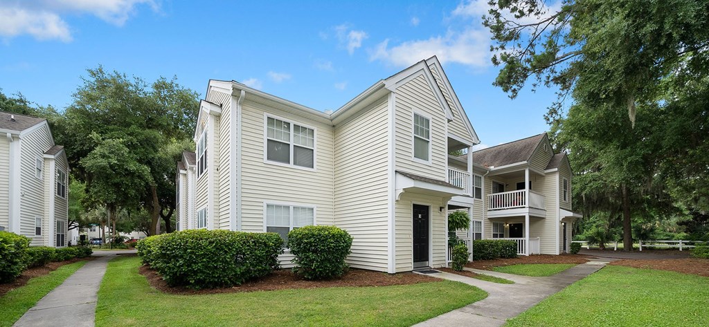 29 Edgewater Apartments