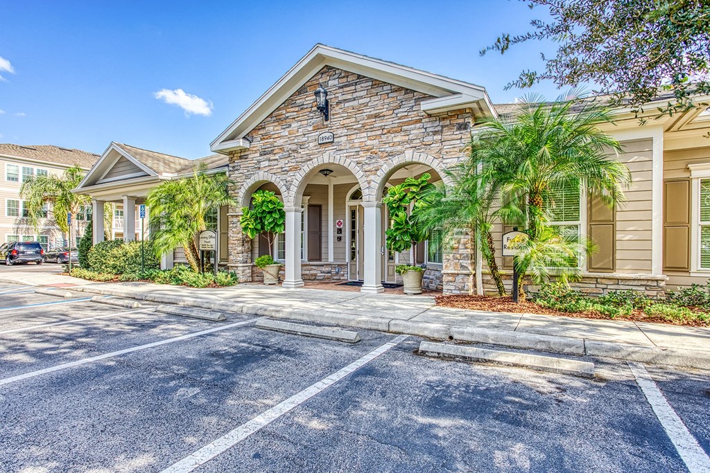 links at pebble creek leasing office