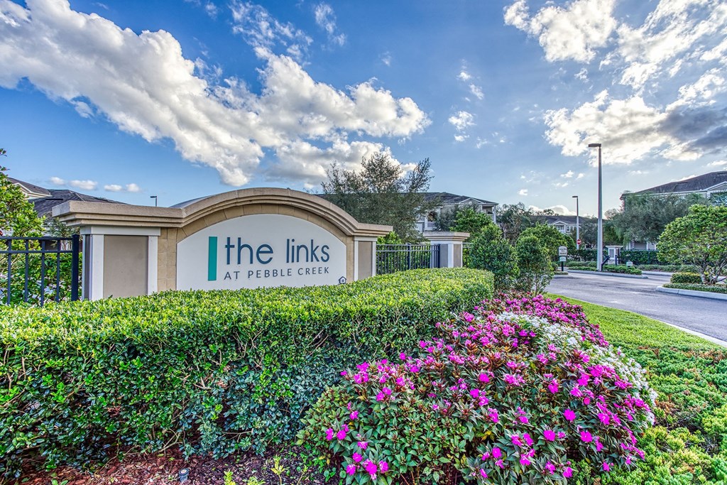links at pebble creek front signage