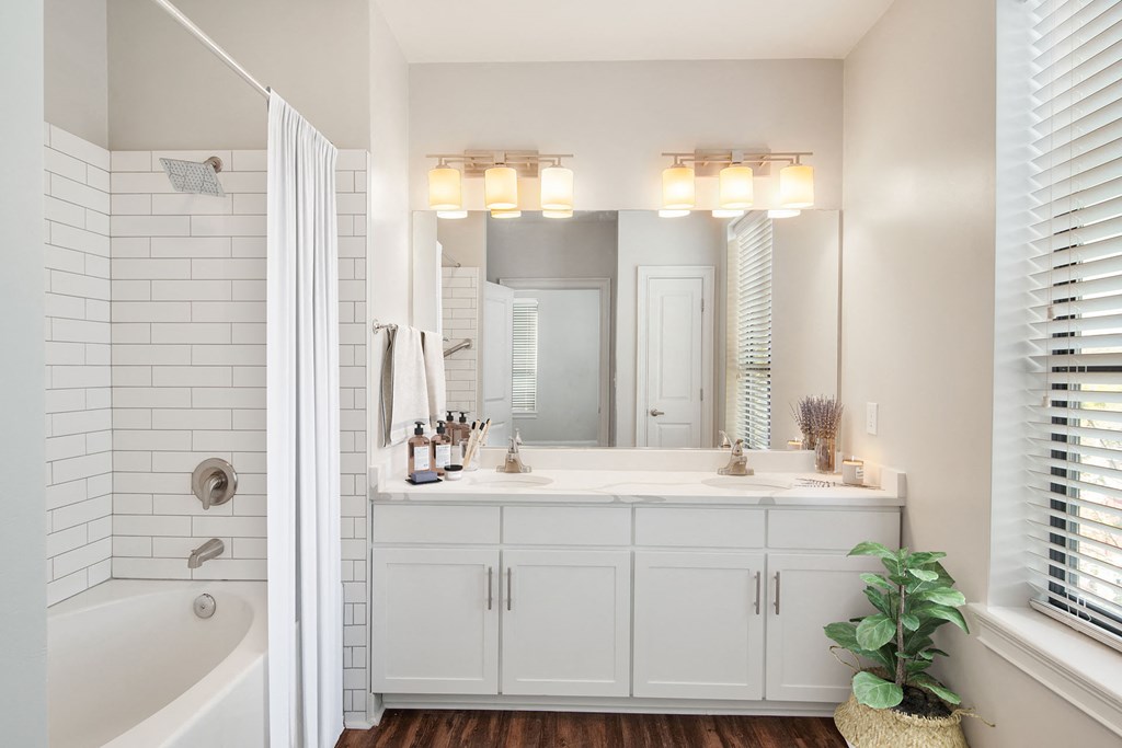 92 WEST PACES BATHROOM