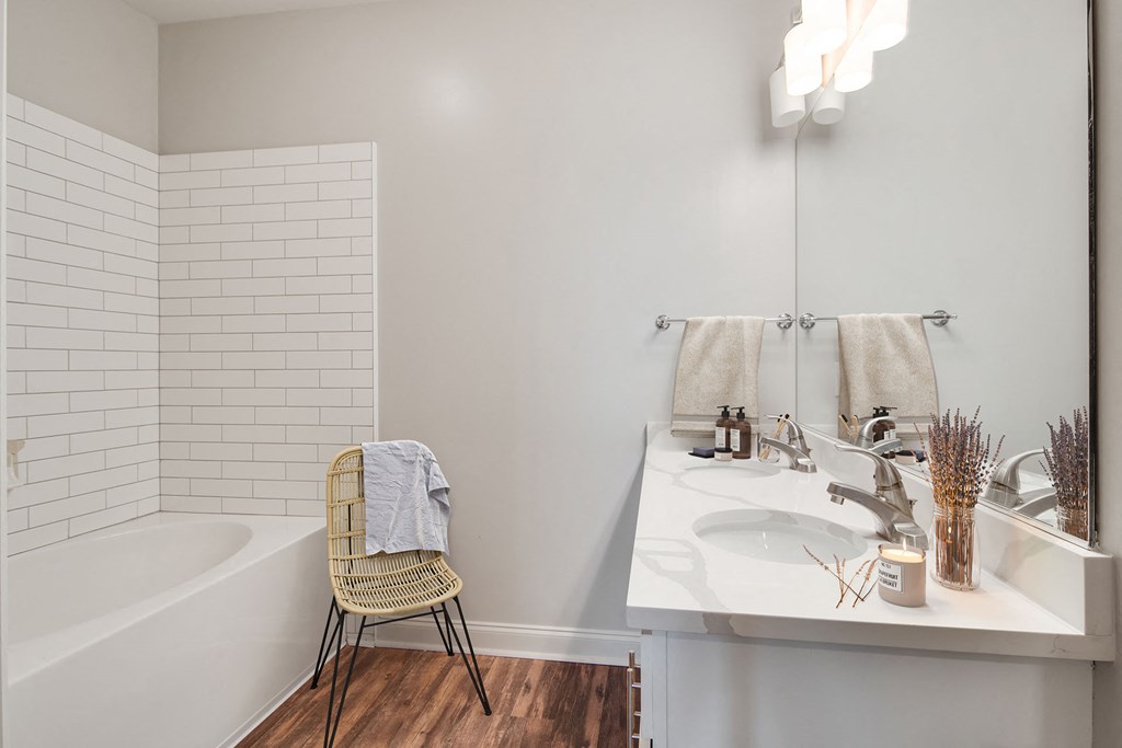 92 WEST PACES BATHROOM