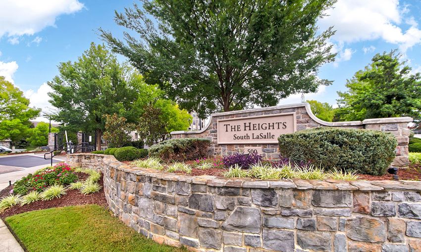 the heights at southlake apartments sign