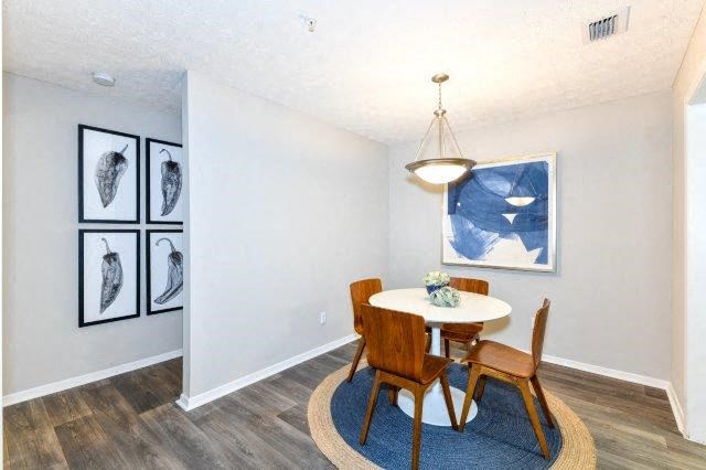 woodcrest-village-dining-room
