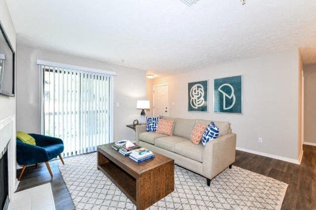 woodcrest-village-living-room