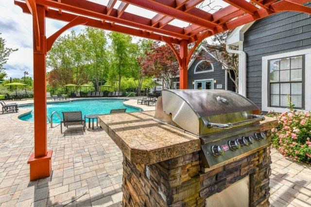 woodcrest-village-grilling-station