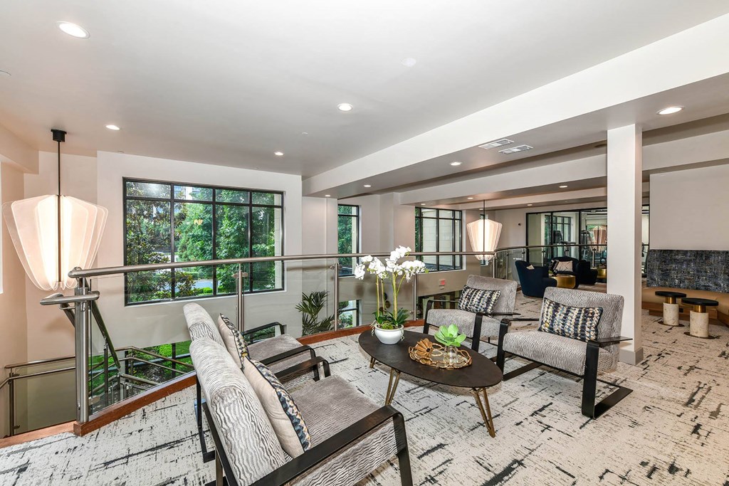 additional photo for property listing at chic digs with room to stretch out in the village 22 car