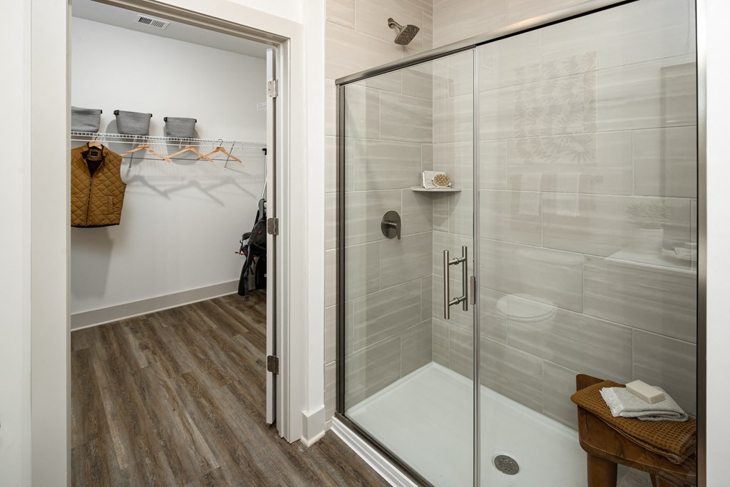 The Banks Stand up Shower