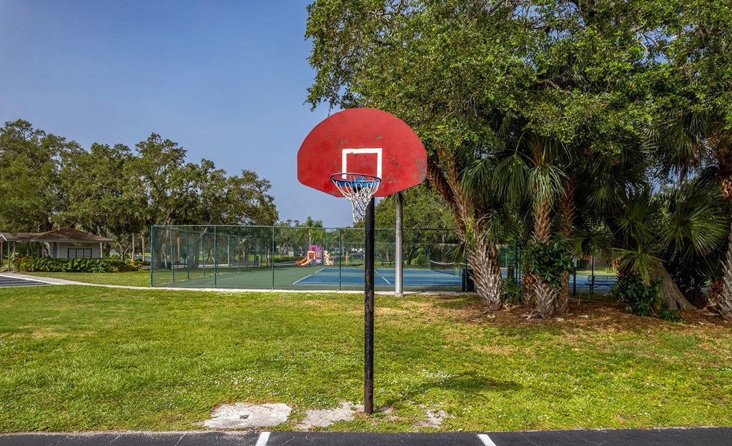 L'Estancia Apartment Homes