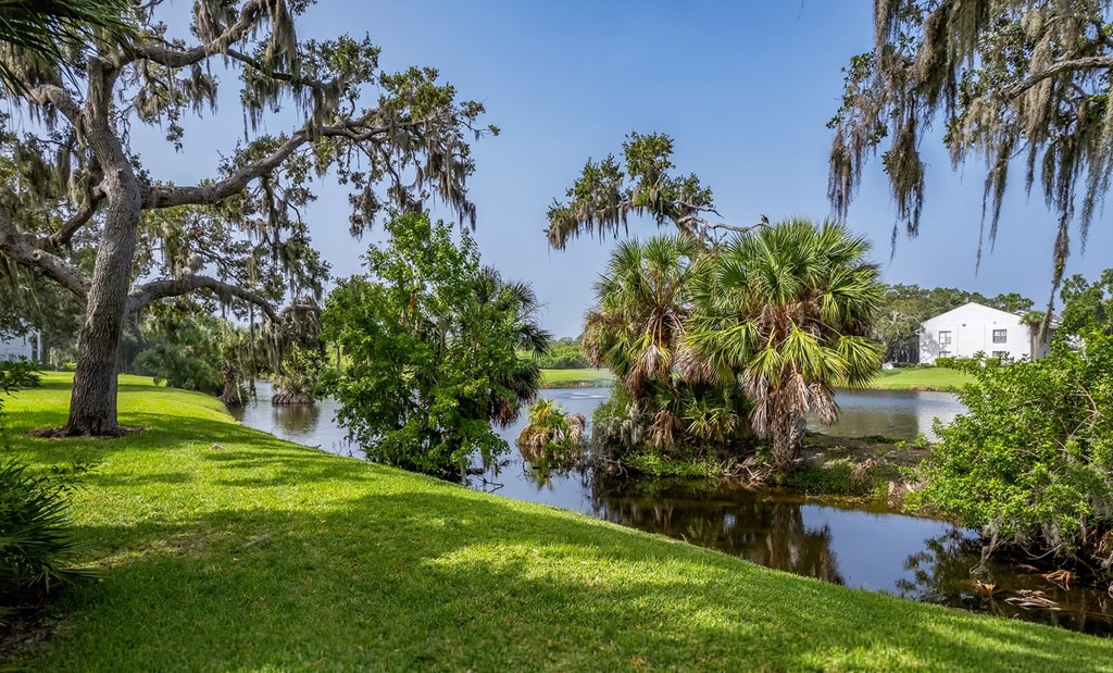 L'Estancia Apartment Homes