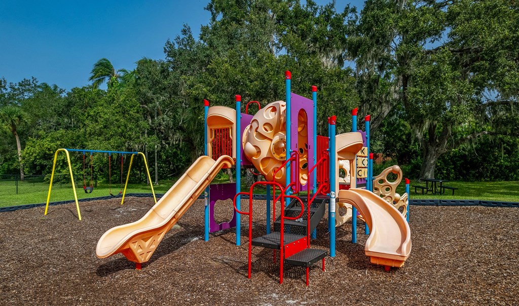 L'Estancia Apartment Homes