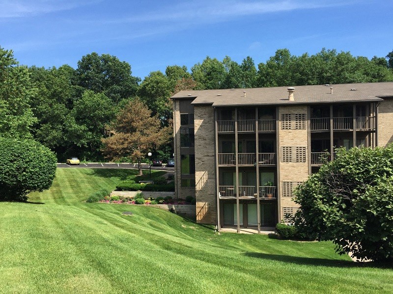 a large apartment building with a green lawn in front of it at Winchell Way Apartment , Michigan, 49008
