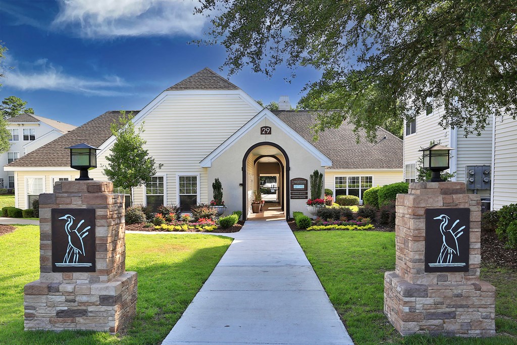 29 Edgewater Apartments