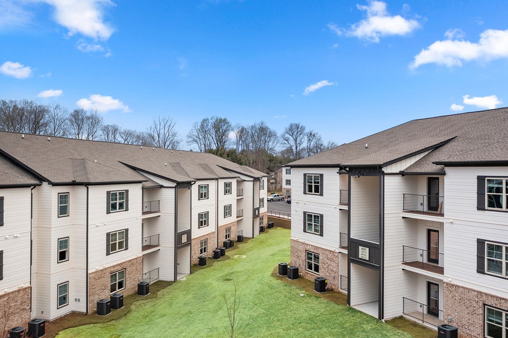 Pointe Grand Apartment Homes