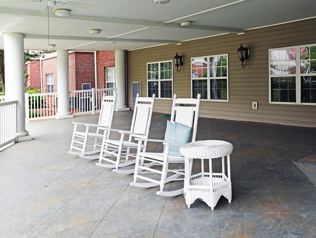highland court senior living exterior
