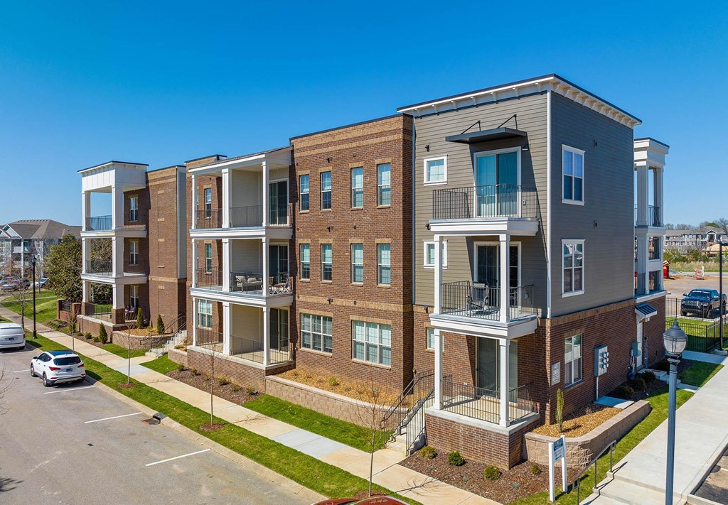 exterior view at the bradley braddock road station apartments