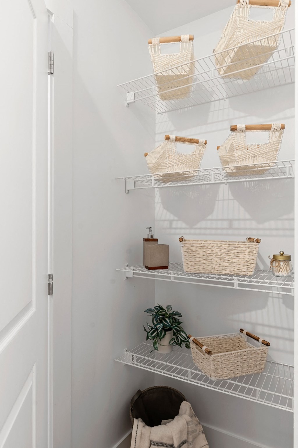 Pointe Grand Apartment Homes - Closet