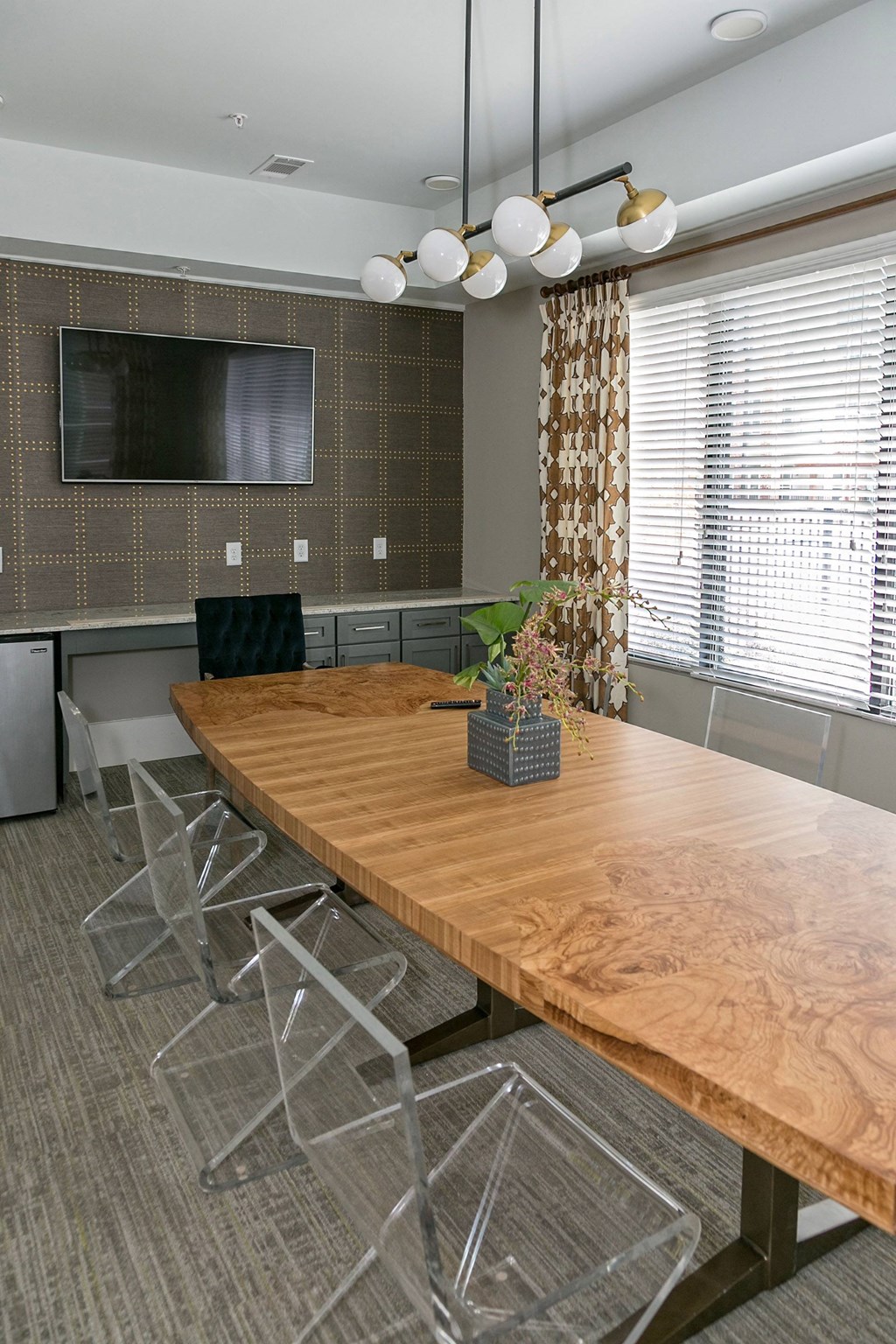 THE DUKE BUSINESS CENTER