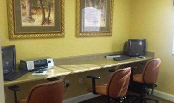 1033 W Hal McRae Blvd 1-3 Beds Apartment for Rent - Photo Gallery 5