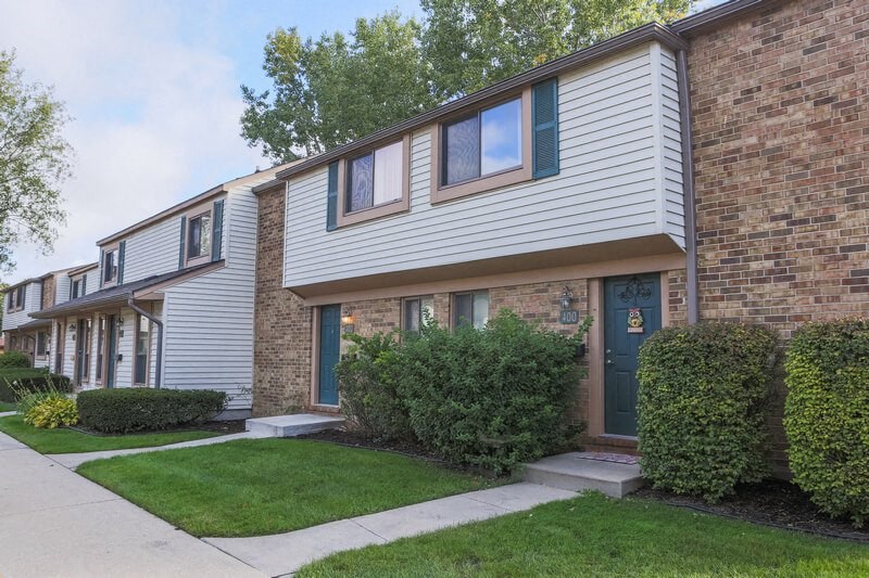 Building exterior viewat Forest Glen, Midland, MI, 48642