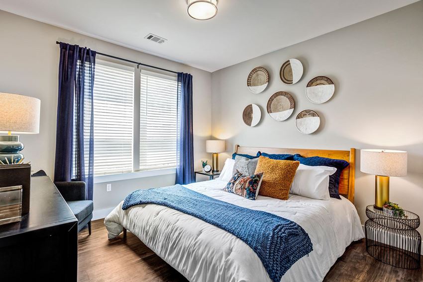 ICON HARDIN VALLEY BEDROOM - Photo Gallery