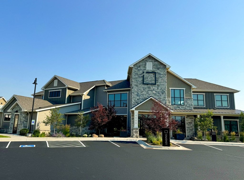 Icon Apartment Homes At Ferguson Farm