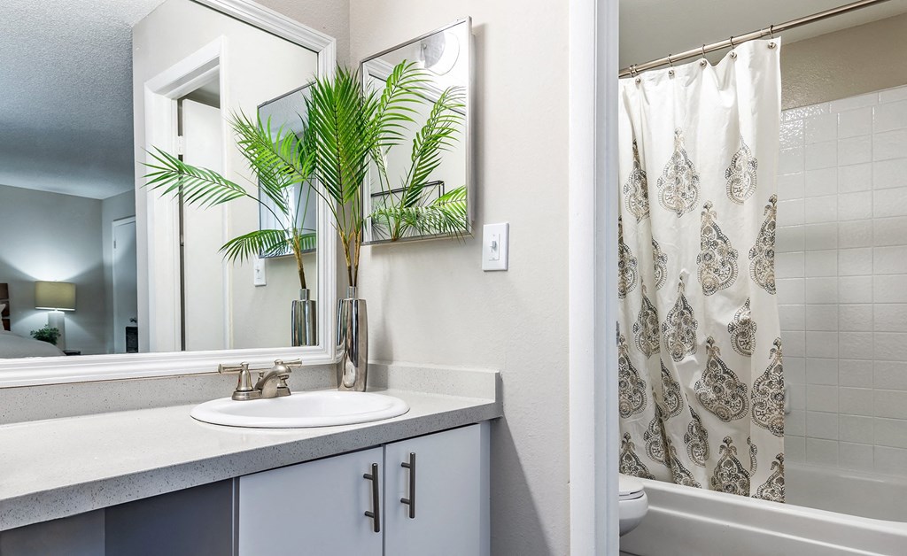 L'Estancia Apartment Homes