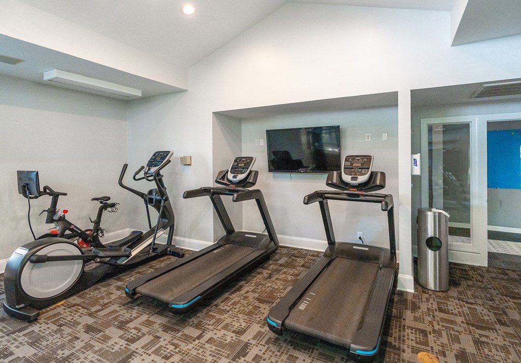 the gym at the preserve at polk apartments