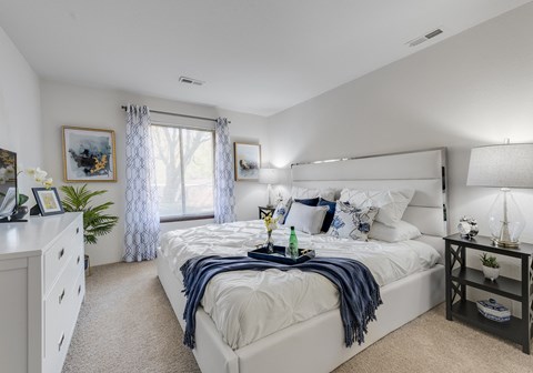 Bedroom area at Willow Creek Apartment, Kalamazoo, MI, 49008