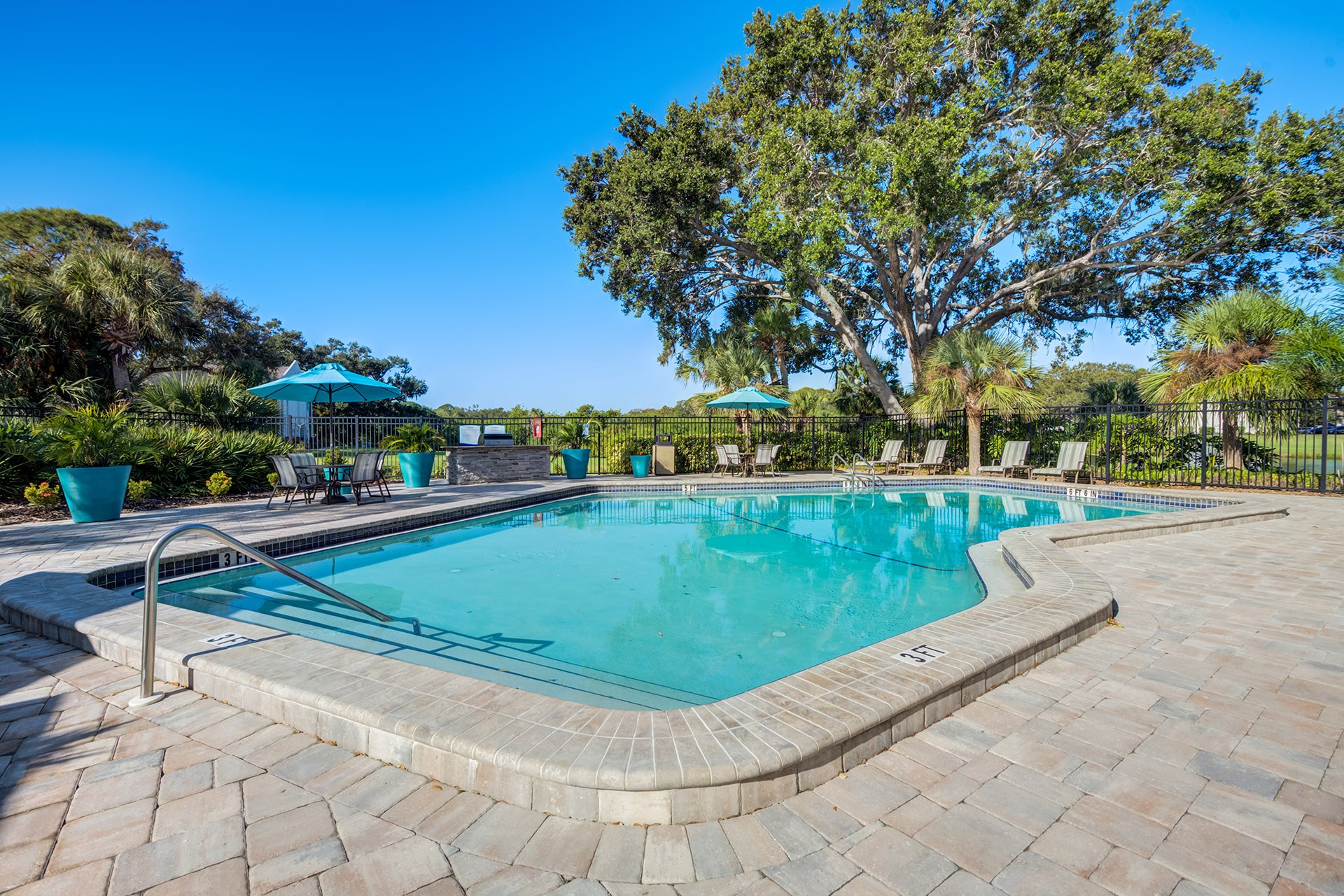 L'Estancia Apartment Homes