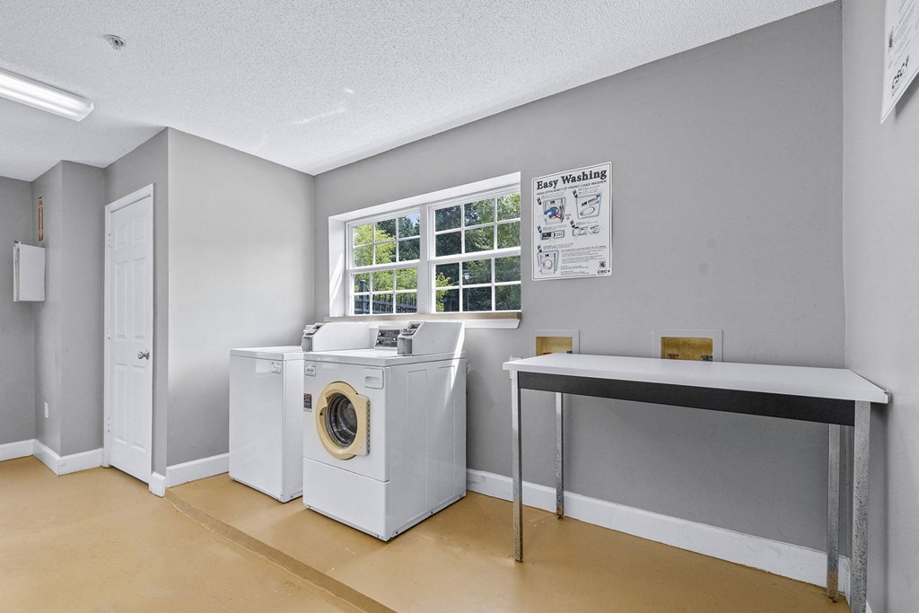 A laundry room with a washing machine and dryer.
