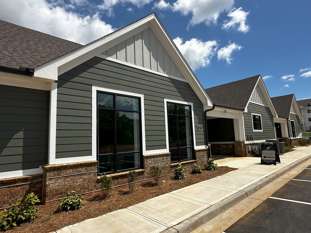 a view of the exterior of a new home
