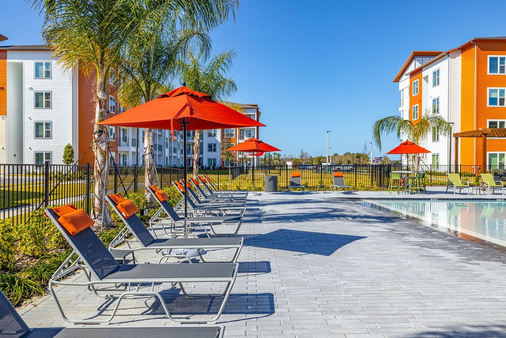 MADISON POINTE LOUNGE CHAIRS