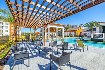 MADISON POINTE POOL