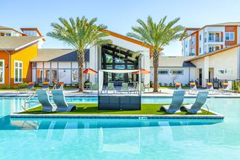 MADISON POINTE POOL