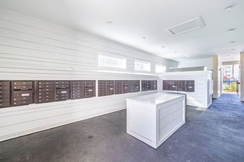 MADISON POINTE LOCKERS