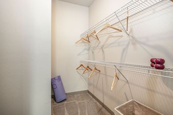 MADISON POINTE CLOSET