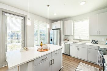 MADISON POINTE KITCHEN
