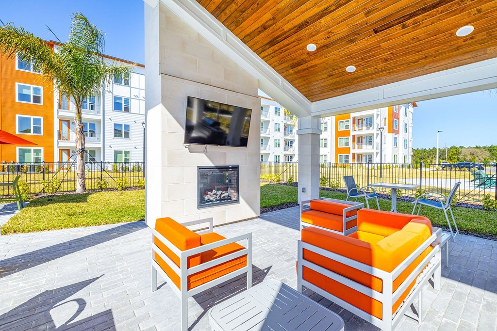 MADISON POINTE OUTDOOR SEATING