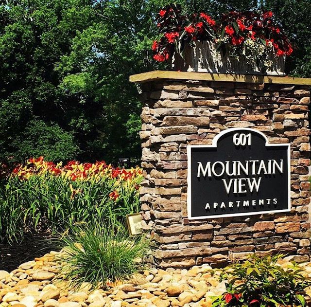Mountain View entrance sign. - Photo Gallery 1