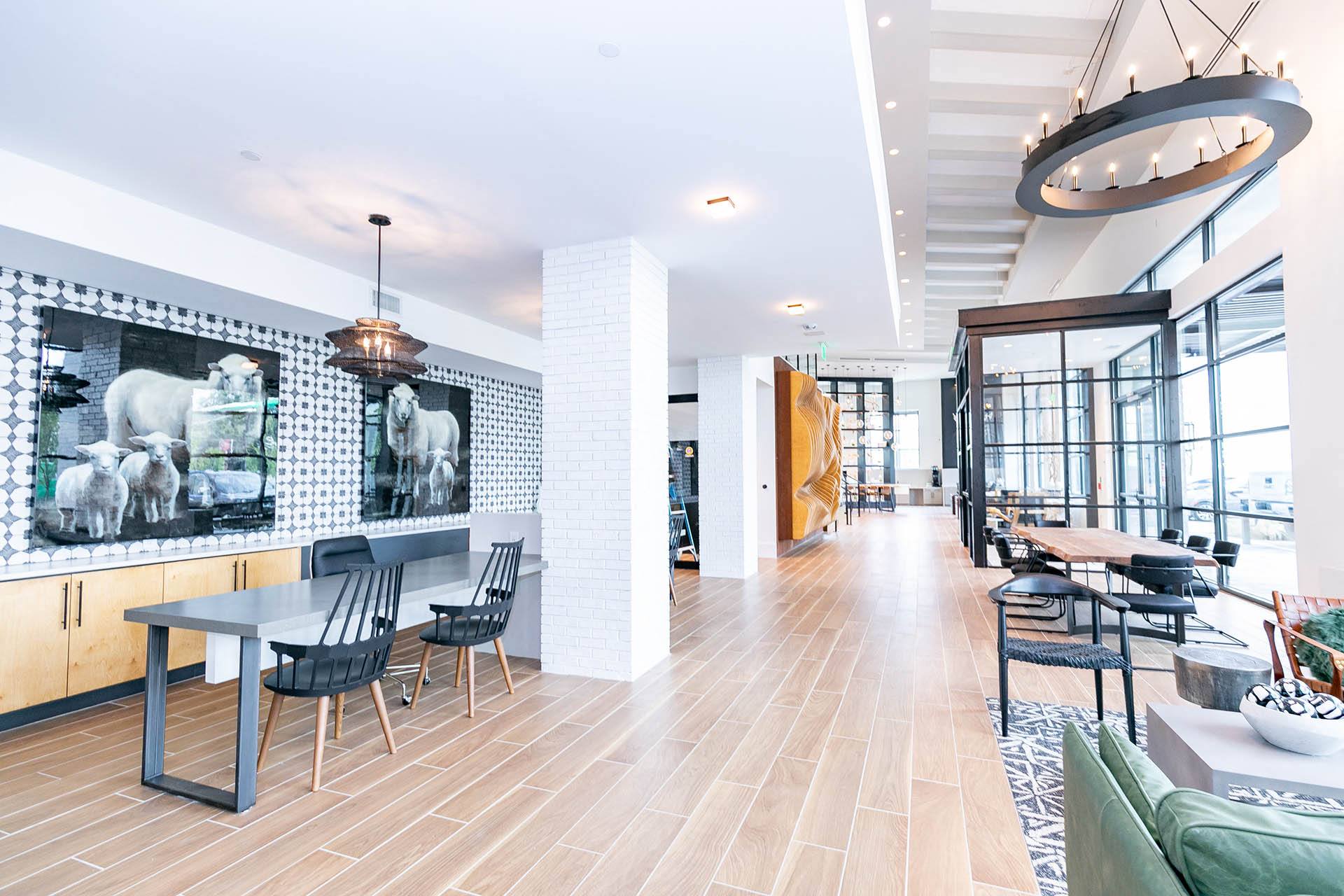 Luna Upper Westside