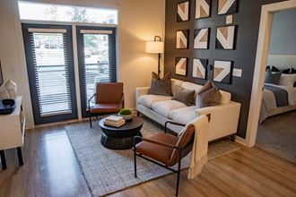 7114 Charlotte Pike Studio-3 Beds Apartment for Rent - Photo Gallery 1