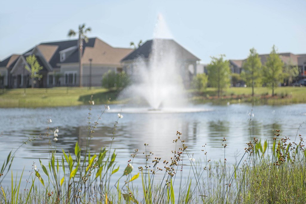 Summit Gulf Breeze Pond and Fountain