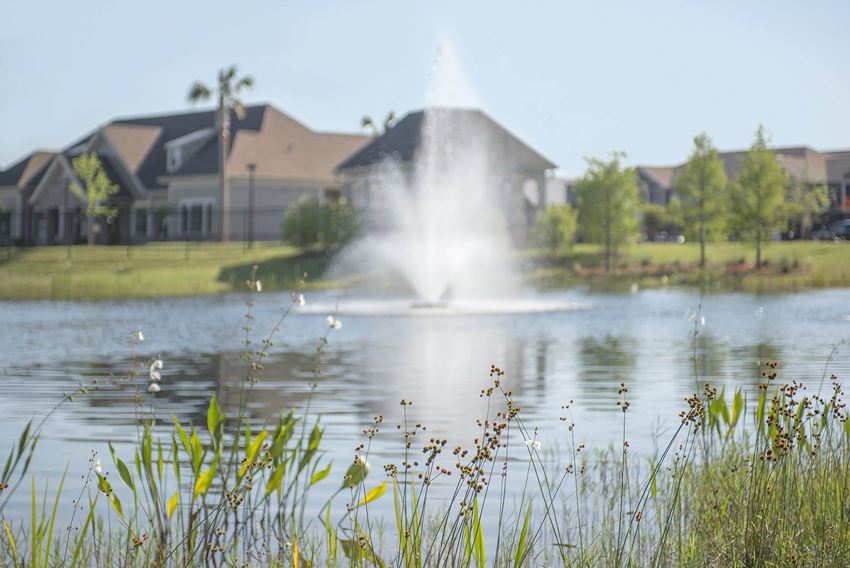 Summit Gulf Breeze Pond and Fountain - Photo Gallery