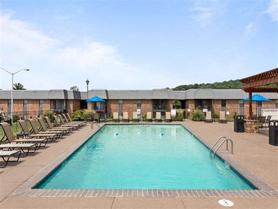 lakeshore on the hill pool