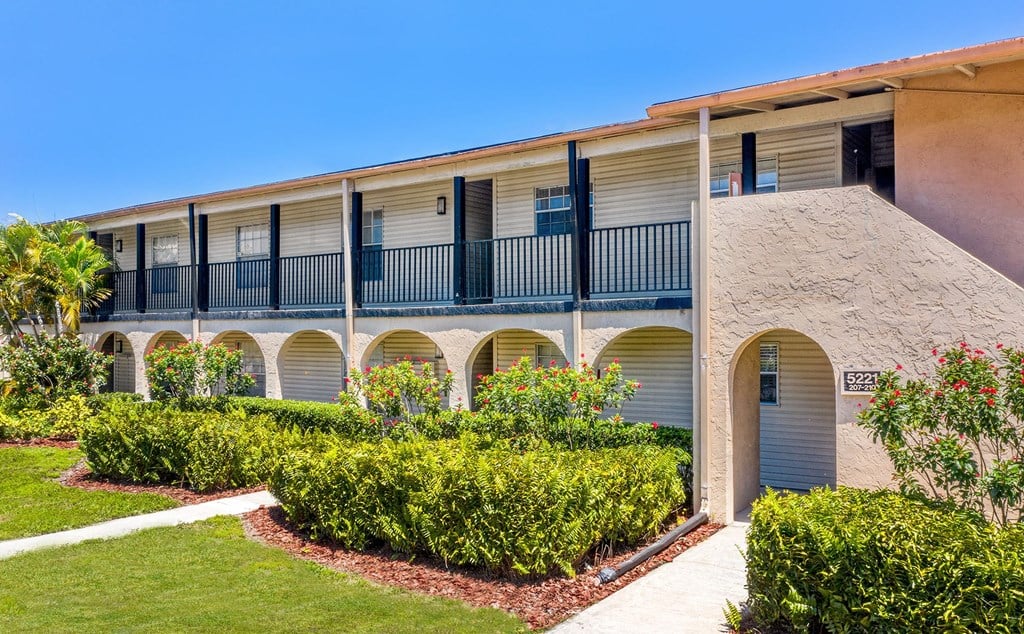 Apartment building at Legacy, Tampa, FL, 33603