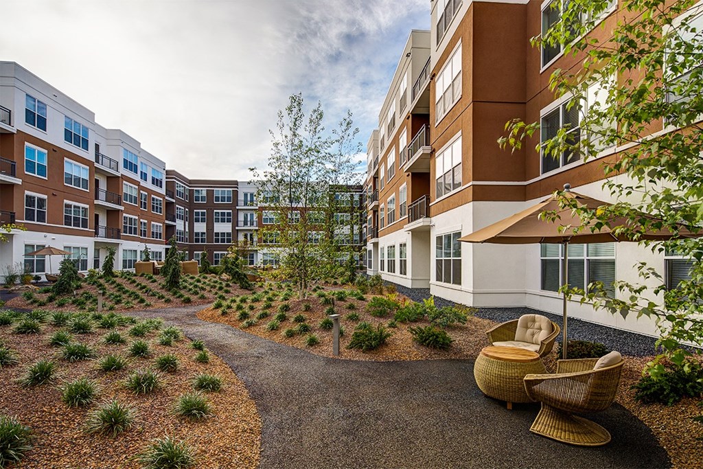 the vue beachwood courtyard