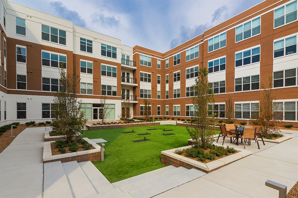 the vue beachwood courtyard