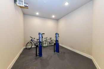 Arlo Decatur Bike Room - Photo Gallery 15